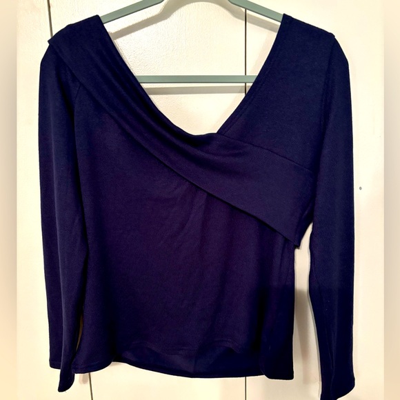 Off shoulder fitted top - Picture 2 of 4